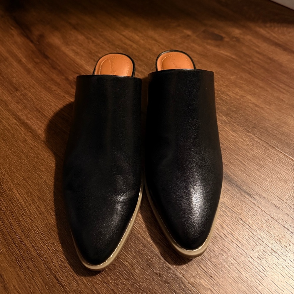 Universal Thread Black Mules with Tan Sole
